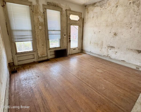 1041 Barret Ave, Louisville, KY 40204