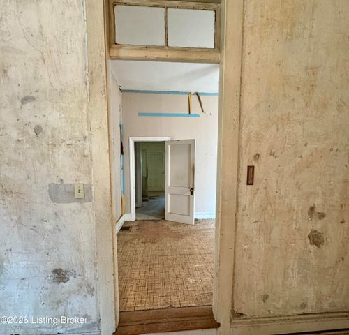 1041 Barret Ave, Louisville, KY 40204