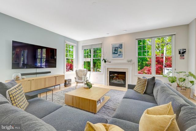 1926 POOLE LN, Mclean, VA 22101