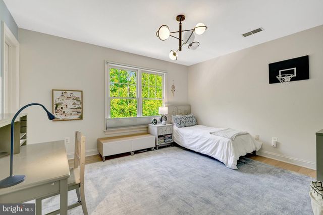 1926 POOLE LN, Mclean, VA 22101
