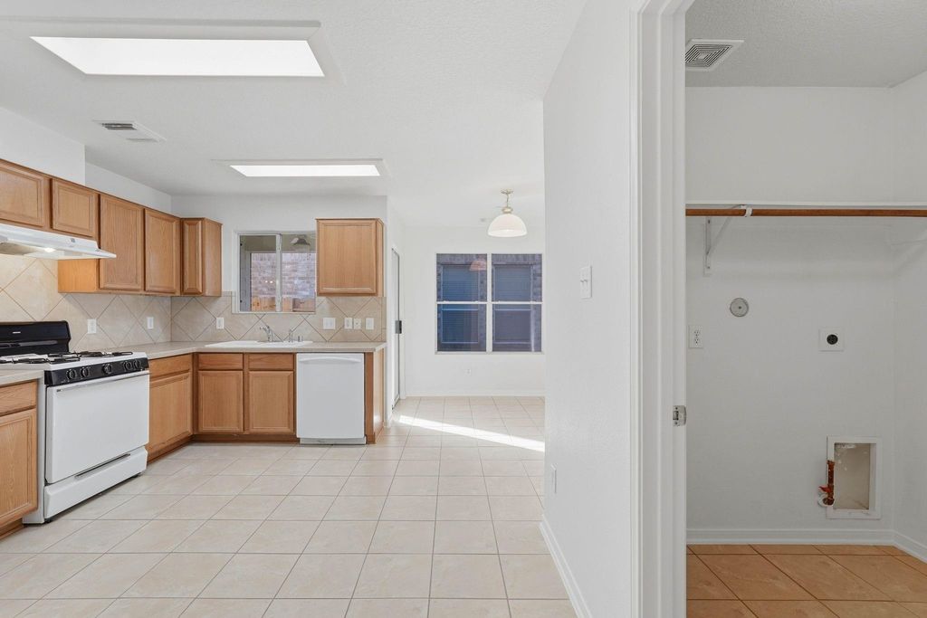 Image 13 of property listing at 15506 Elm Leaf Place, Cypress, TX 77429