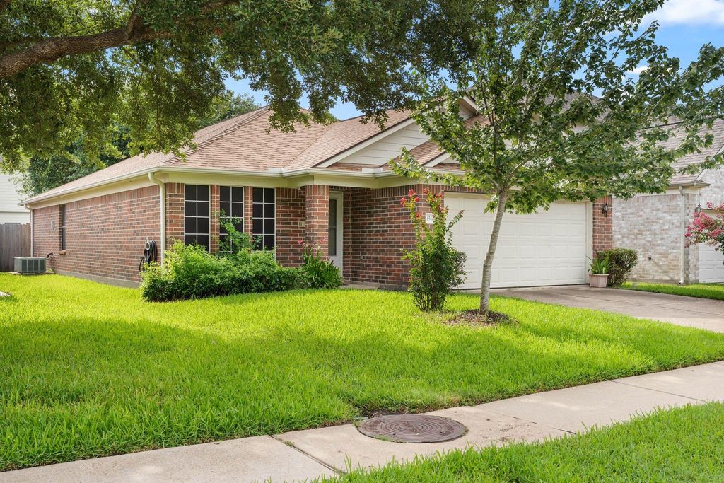 Image 2 of property listing at 15506 Elm Leaf Place, Cypress, TX 77429