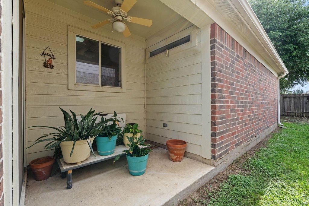 Image 28 of property listing at 15506 Elm Leaf Place, Cypress, TX 77429