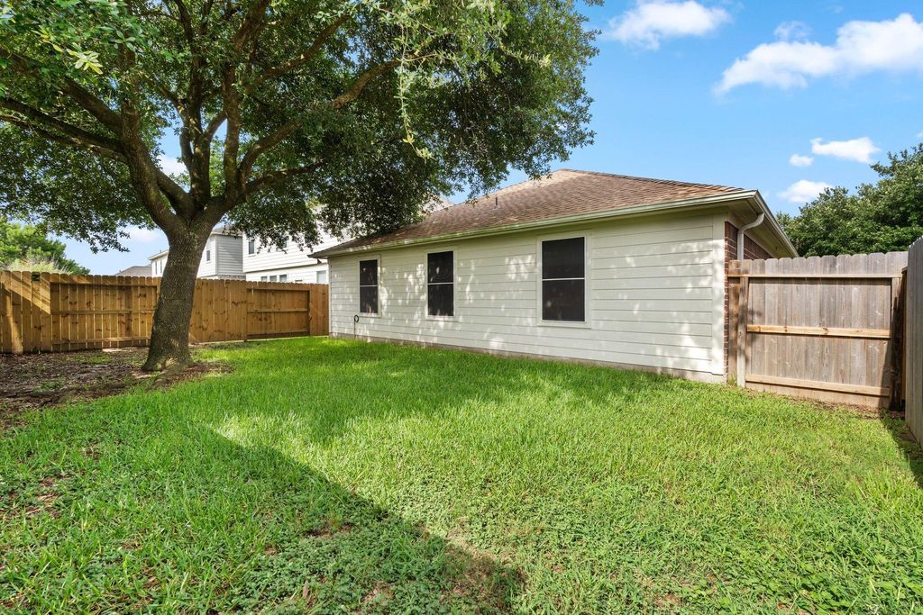 Image 30 of property listing at 15506 Elm Leaf Place, Cypress, TX 77429