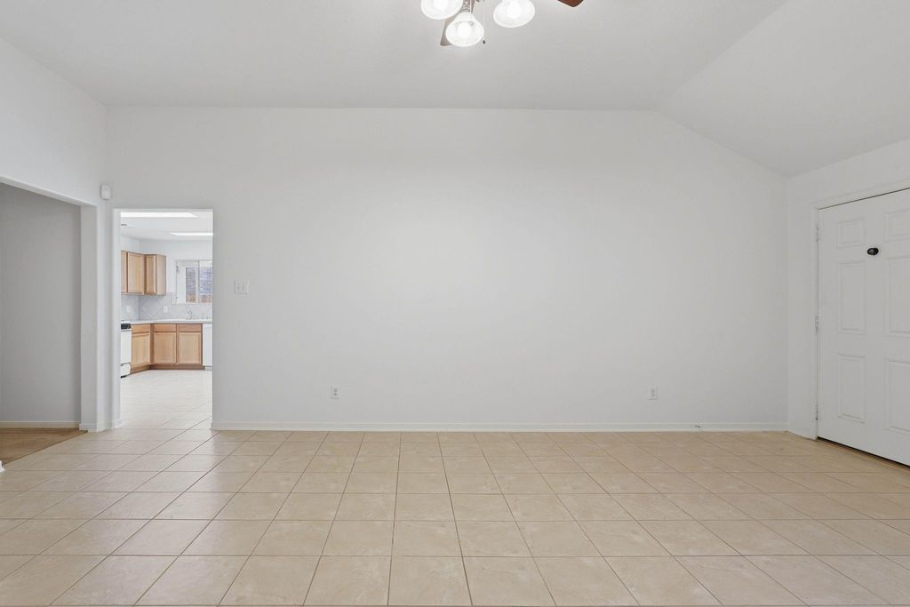 Image 9 of property listing at 15506 Elm Leaf Place, Cypress, TX 77429