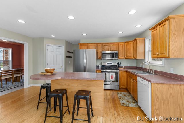 69 Rogue River View Drive NE, Rockford, MI 49341