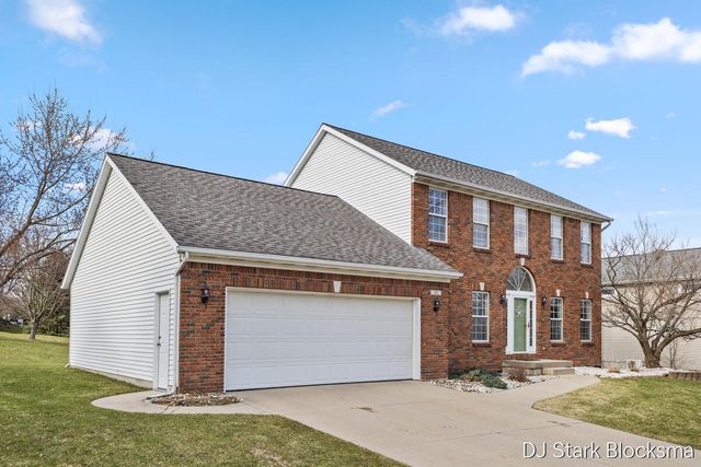 69 Rogue River View Drive NE, Rockford, MI 49341