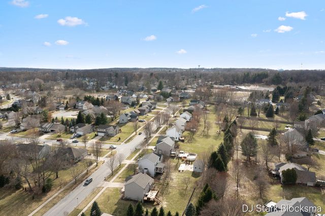 69 Rogue River View Drive NE, Rockford, MI 49341