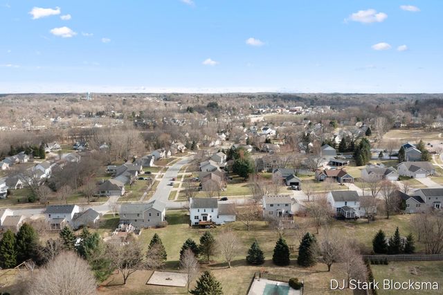 69 Rogue River View Drive NE, Rockford, MI 49341