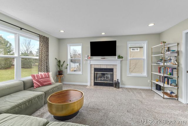 69 Rogue River View Drive NE, Rockford, MI 49341