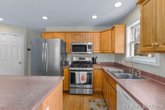 69 Rogue River View Drive NE, Rockford, MI 49341