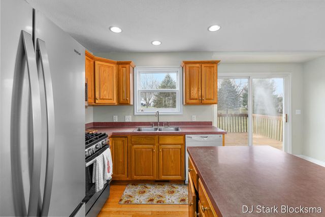 69 Rogue River View Drive NE, Rockford, MI 49341