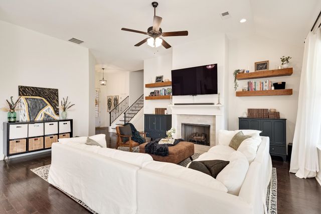 60 LAUREL GLEN DR, Oakland, TN 38060