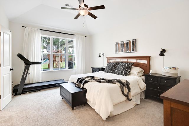 60 LAUREL GLEN DR, Oakland, TN 38060