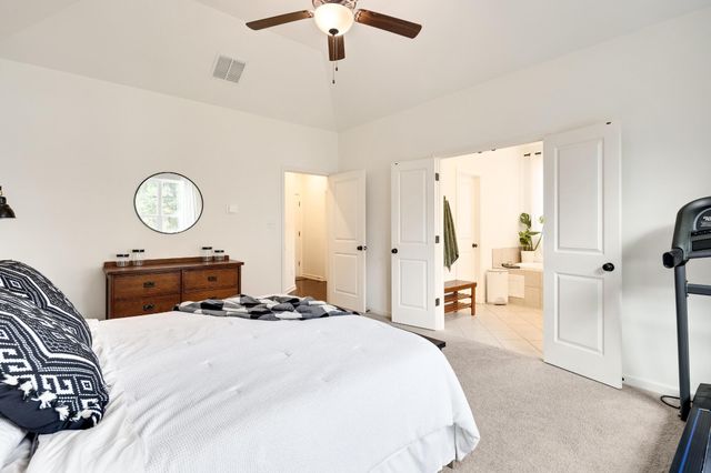 60 LAUREL GLEN DR, Oakland, TN 38060