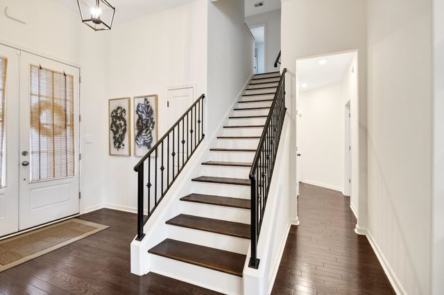 60 LAUREL GLEN DR, Oakland, TN 38060