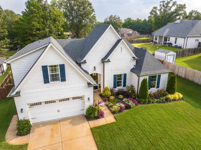 60 LAUREL GLEN DR, Oakland, TN 38060