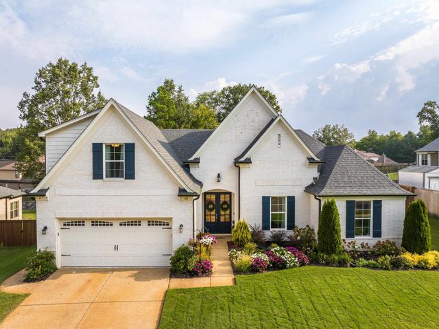 60 LAUREL GLEN DR, Oakland, TN 38060