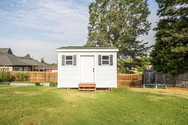 60 LAUREL GLEN DR, Oakland, TN 38060