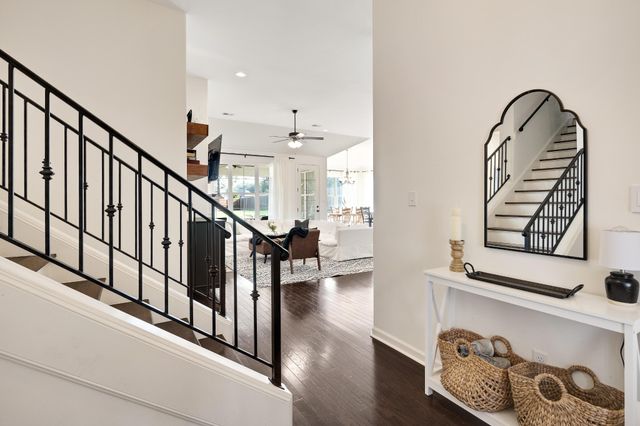 60 LAUREL GLEN DR, Oakland, TN 38060