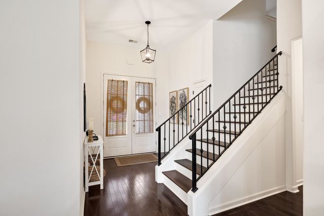 60 LAUREL GLEN DR, Oakland, TN 38060