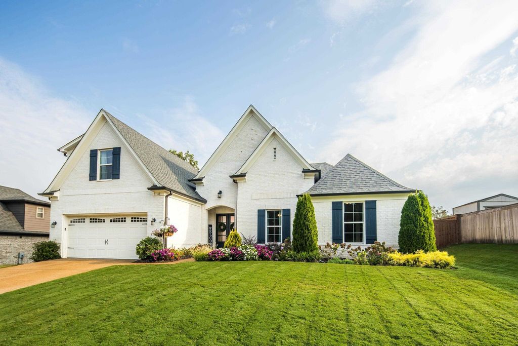 60 LAUREL GLEN DR, Oakland, TN 38060