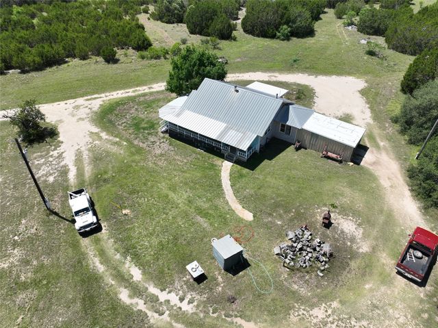 707 County Road 426, Purmela, TX 76566