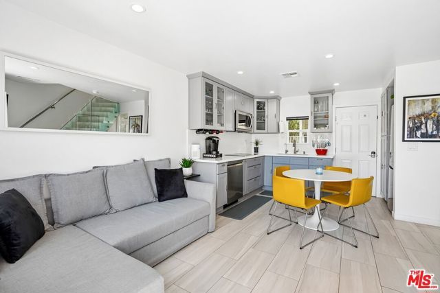 11319 Goleta Street, Sylmar (los Angeles), CA 91342