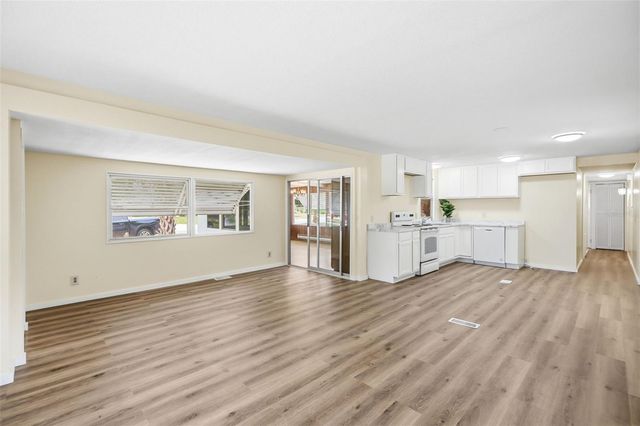 14742 MANDARIN STREET, Tavares, FL 32778