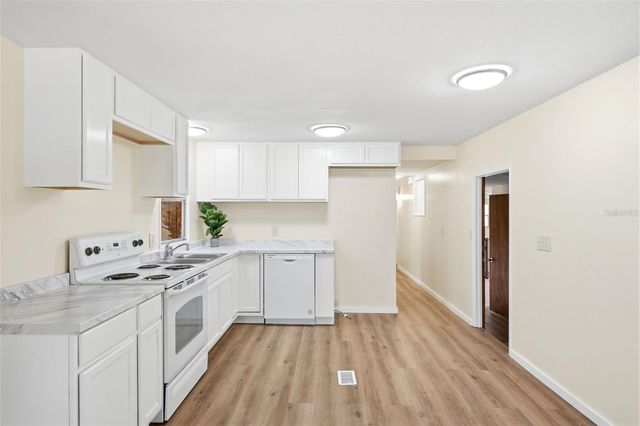 14742 MANDARIN STREET, Tavares, FL 32778