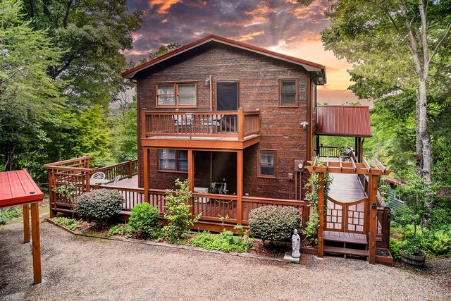 40 Foxfire Lane, Blue Ridge, GA 30513