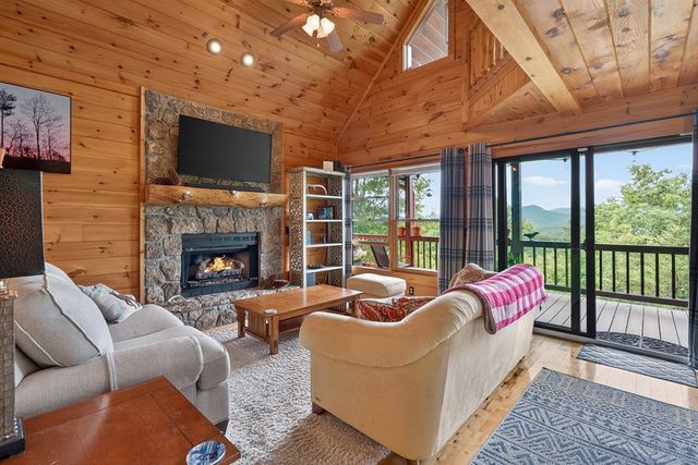 40 Foxfire Lane, Blue Ridge, GA 30513