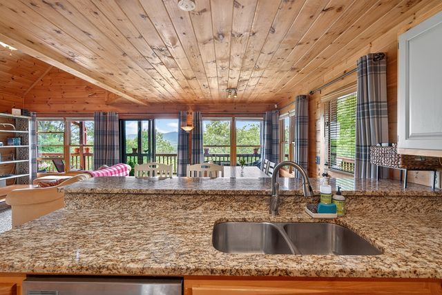 40 Foxfire Lane, Blue Ridge, GA 30513