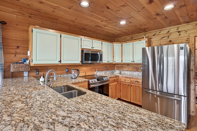 40 Foxfire Lane, Blue Ridge, GA 30513