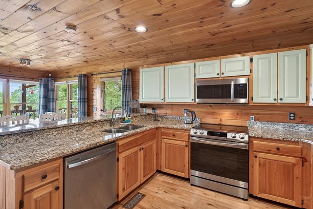 40 Foxfire Lane, Blue Ridge, GA 30513