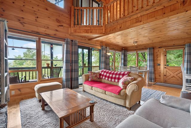 40 Foxfire Lane, Blue Ridge, GA 30513