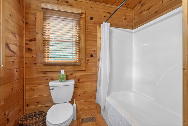 40 Foxfire Lane, Blue Ridge, GA 30513