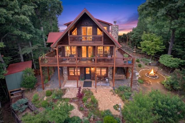 40 Foxfire Lane, Blue Ridge, GA 30513