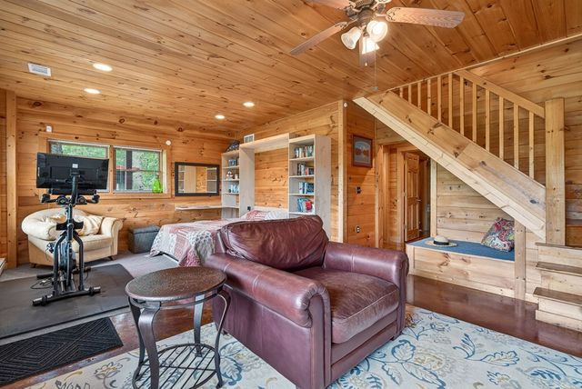 40 Foxfire Lane, Blue Ridge, GA 30513