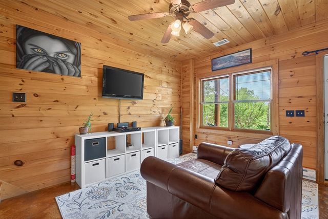 40 Foxfire Lane, Blue Ridge, GA 30513