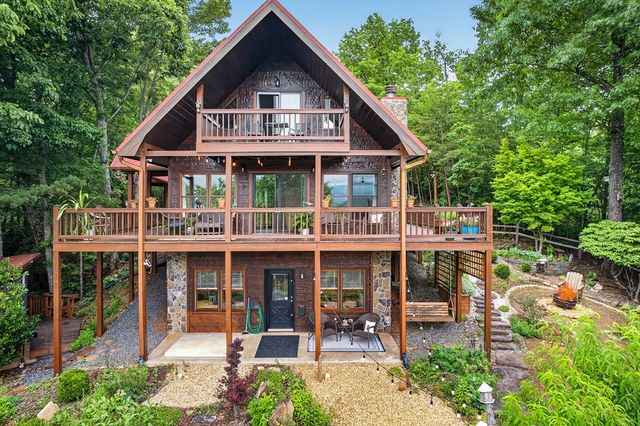 40 Foxfire Lane, Blue Ridge, GA 30513