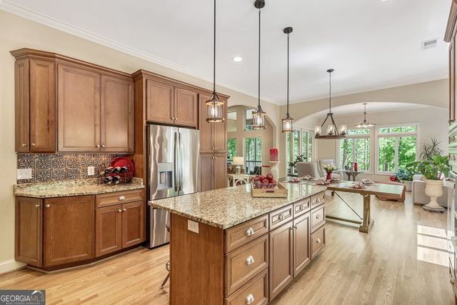 402 Boaters Row, Fair Play, SC 29643