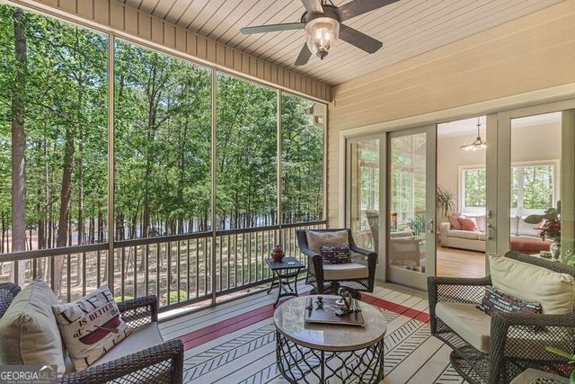 402 Boaters Row, Fair Play, SC 29643