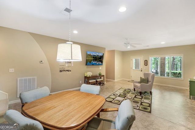 402 Boaters Row, Fair Play, SC 29643