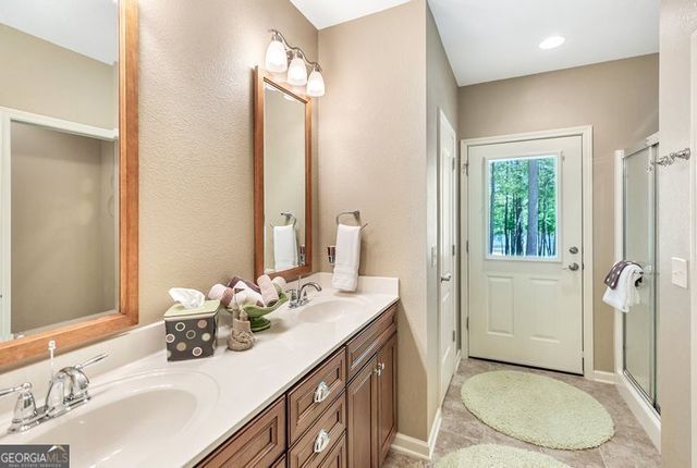 402 Boaters Row, Fair Play, SC 29643
