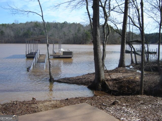 402 Boaters Row, Fair Play, SC 29643