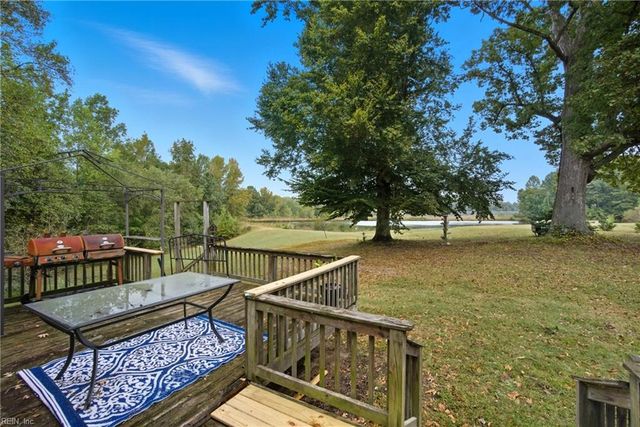 19675 Cross Keys RD, Boykins, VA 23827