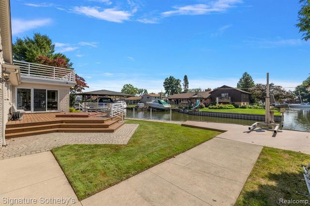 38008 Seaway Court, Harrison Twp, MI 48045