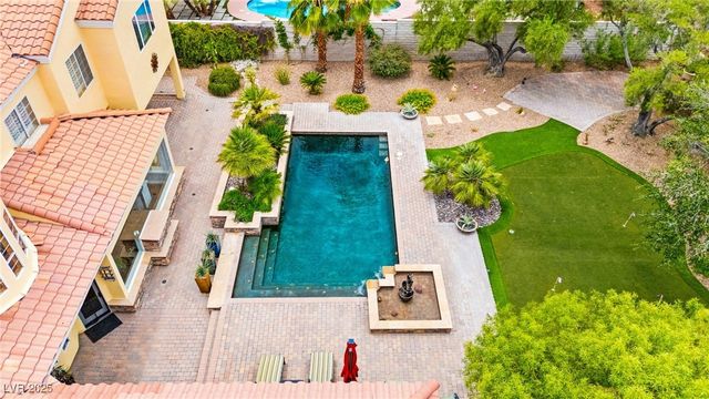 7428 Doe Avenue, Las Vegas, NV 89117