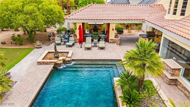 7428 Doe Avenue, Las Vegas, NV 89117